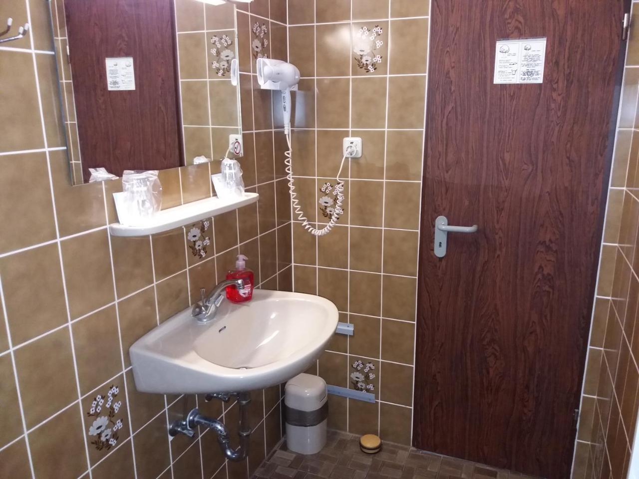 Hotel Aris Зарщед Екстериор снимка